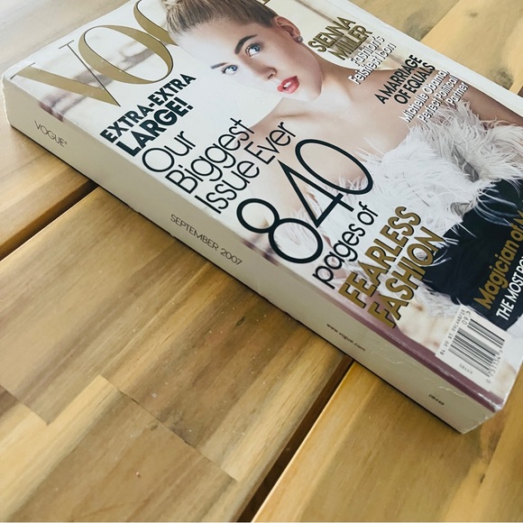 THE September Issue Vogue Magazine - September 2007 - - Picture 2 of 6